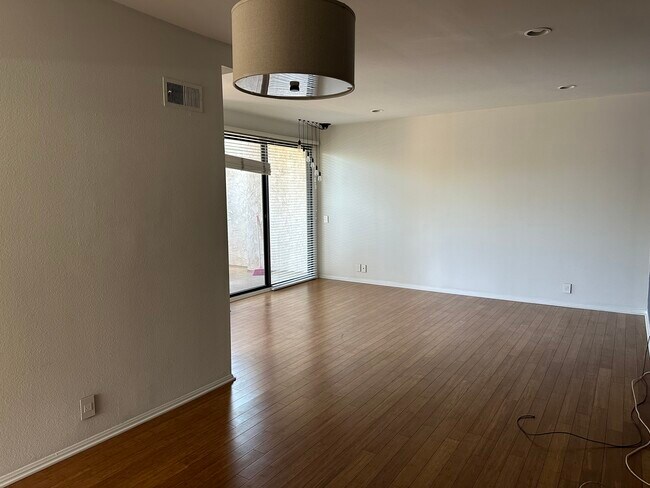 Photo - 609 S El Molino Ave Unit 609