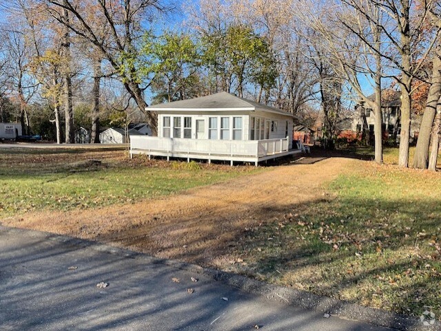 Building Photo - 19070 Lake Ave Rental