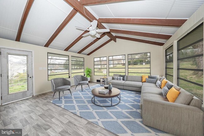 Photo - 437 Meadowcroft Rd