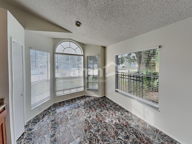 Photo - 1431 Londra Ln