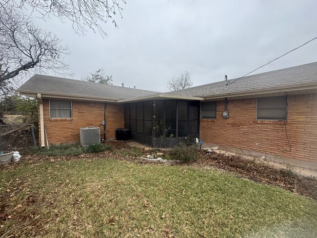 Photo - 550 E N 19th St