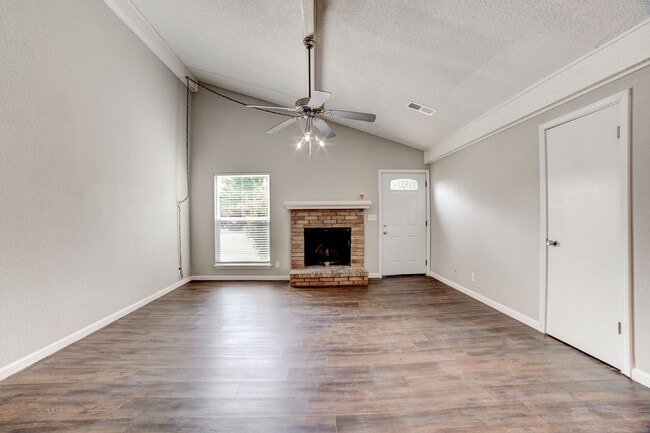 Photo - 3 Bed | 2 Bath in East Tulsa!