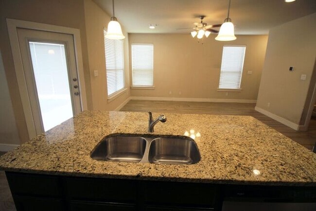 Photo - 523 High Tech Dr