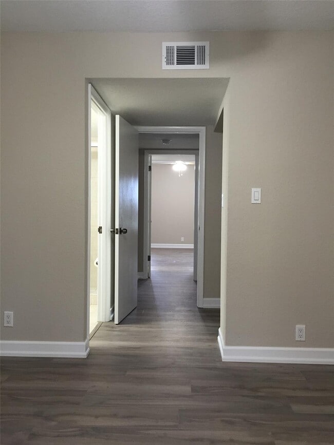 Photo - 1100 Crystal Lake Dr