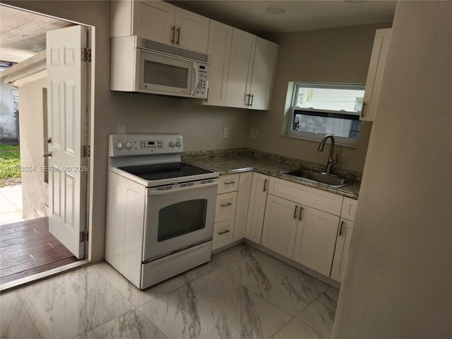 Photo - 342 E 46th St Unit 2