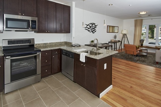 Modern Kitchens - The Lombardi