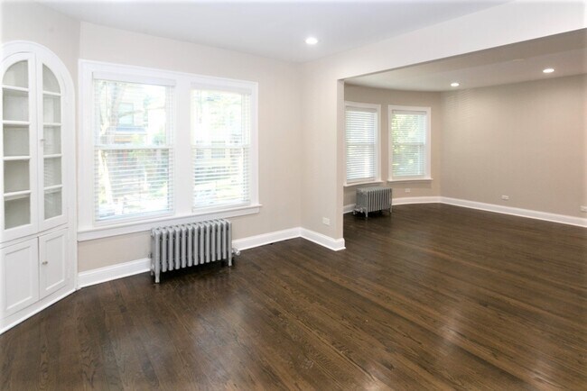 Photo - 1433 W Farragut Ave Unit 2A