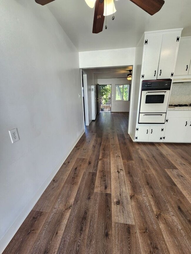 1 Month FREE!! Gated Community - Spacious 2 bdrm unit in La Mesa