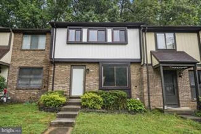 Building Photo - Welcome to Jackson Oak! This stunning 3-level townhome is now available for rent and offers the p...