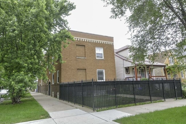 Photo - 1407 W Erie St Condo Unit R3