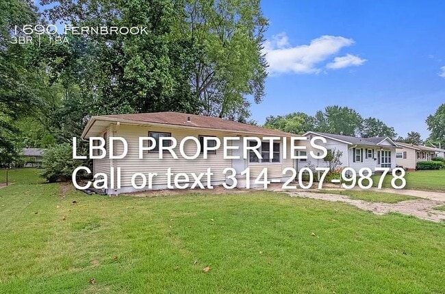 Building Photo - 1690 Fernbrook Dr