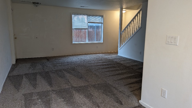 Building Photo - 18165 SE Oak St Rental