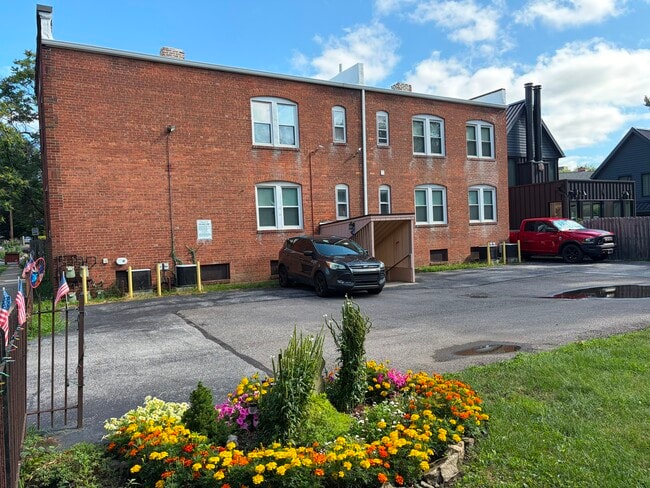 Building Photo - 1745 W 31st Pl Unit 1