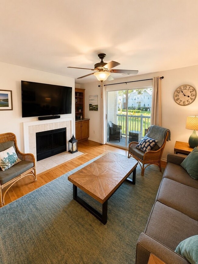 Building Photo - 2011 N Hwy 17 Unit 2100P