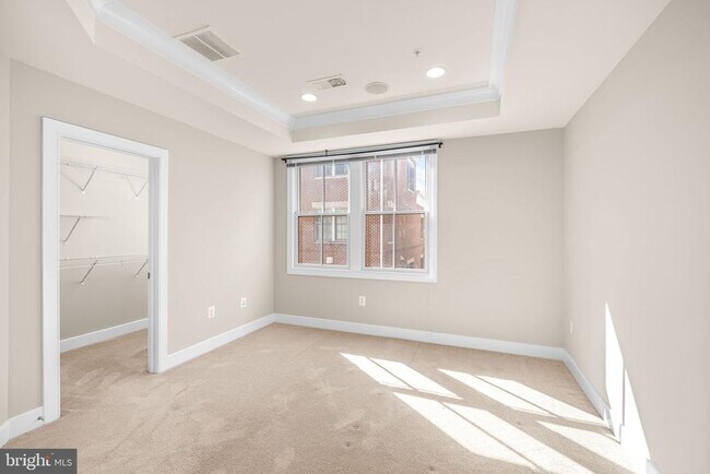 Photo - 4458 MacArthur Blvd NW