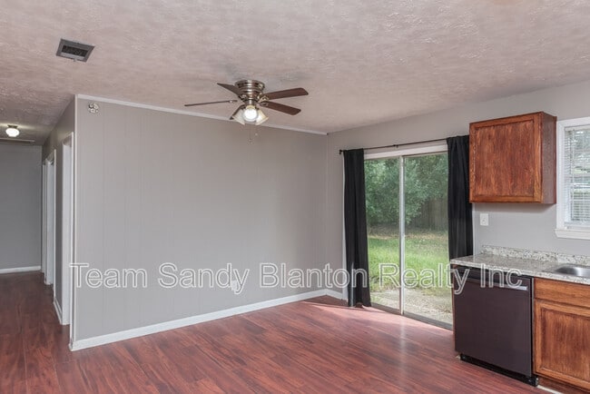 Photo - 525 Quigley Rd