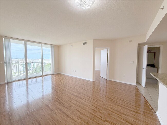 Building Photo - 19501 W Country Club Dr Unit 912