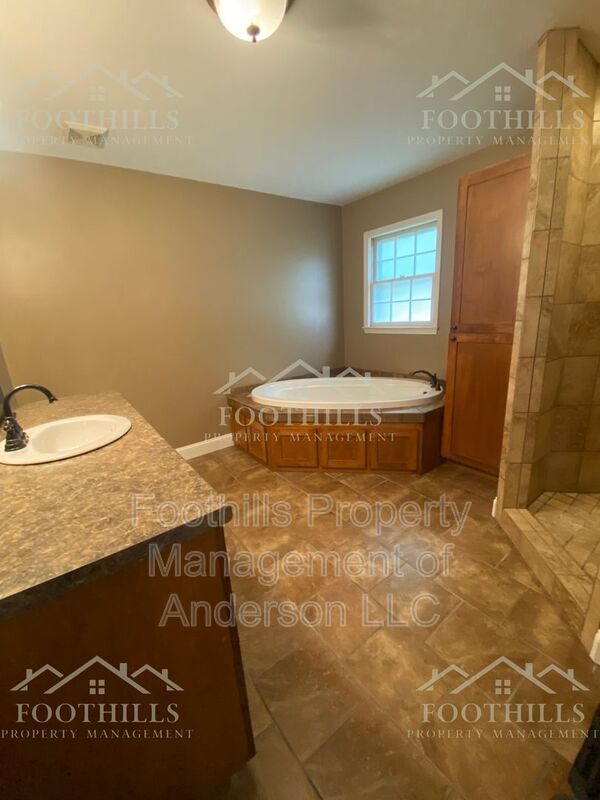 Photo - 102 Windemere Way