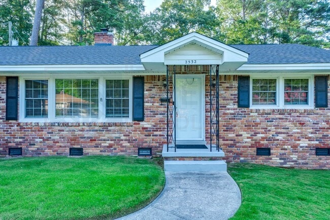 2532 Parkwood Dr