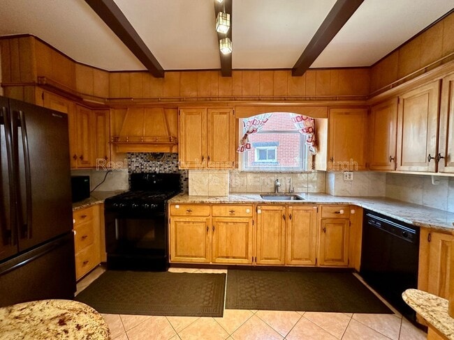 Photo - 5738 Melvin St