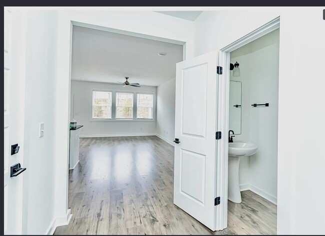 Photo - 1443 Darrowby Wy