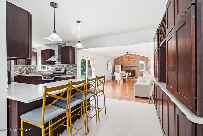 38 Hilltop Rd
