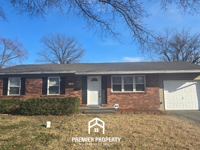 Building Photo - Move-In Ready 3BR/2BA in Hazelwood | Hardwood Floors, Garage & Fenced Yard