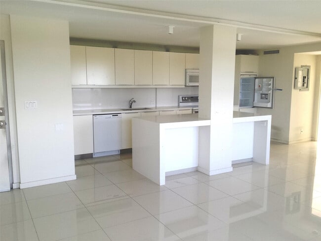 Photo - 2555 NE 11th St Unit 902