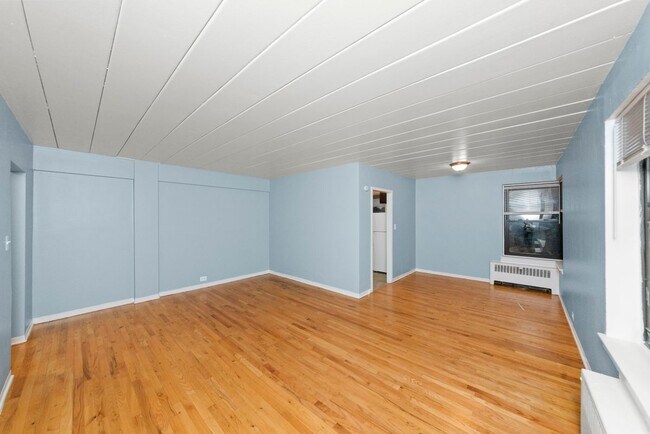 Photo - 1360 W Touhy Ave