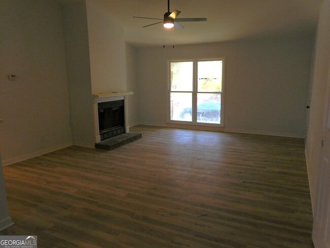 Photo - 1286 Britain Dr NW