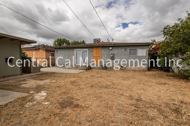 Photo - 4 Bedroom/2 Bath Home in Central Bakersfield - $2095 Per Month!