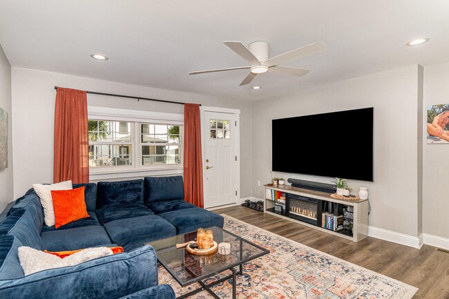 Photo - 8 Carneal St