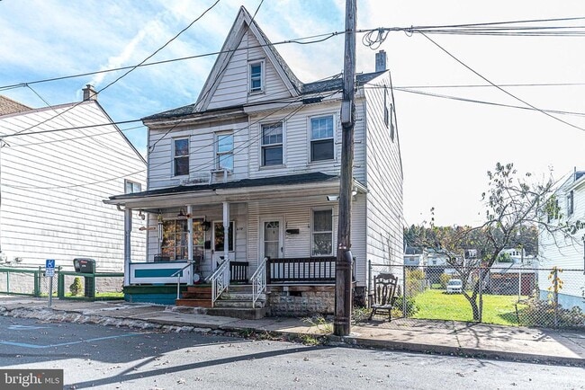 Building Photo - 480 W Girard St Rental