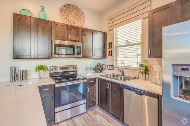 2BR, 2BA - 935 SF - Keller Town Square Rental