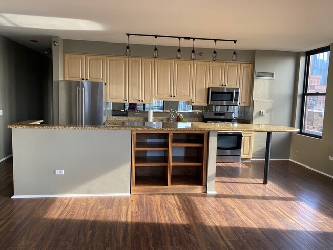 Photo - 330 N Jefferson St Unidad 1305