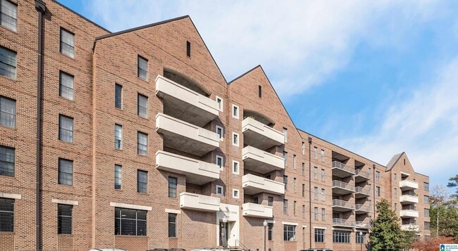 Building Photo - 1040 Broadway St Unit 306