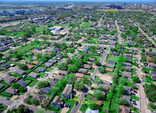 Photo - 1122 Detroit St