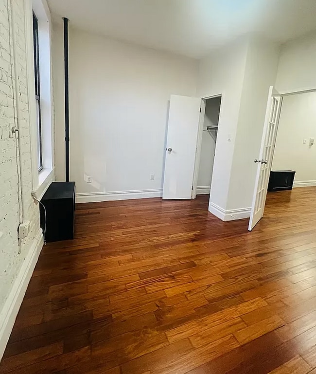 Photo - 241 W 11th St