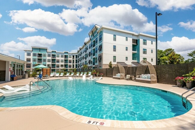 Photo - Hawthorne at Oleander