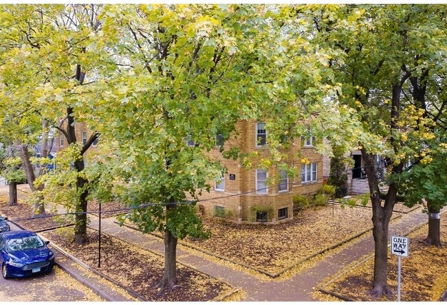 Building Photo - 3703 N Hoyne Ave Unit 3
