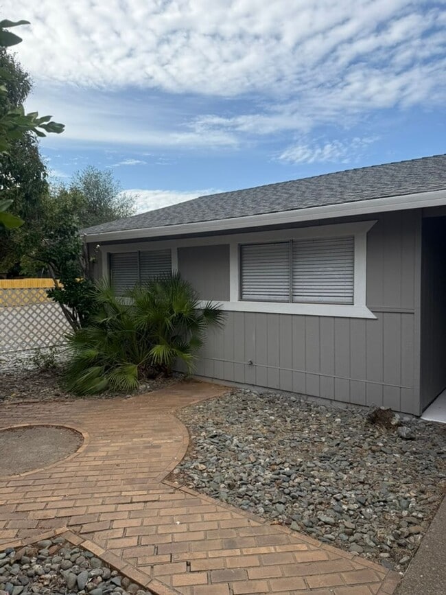 Photo - 3-bedroom, 2-bathroom home in great neighb...