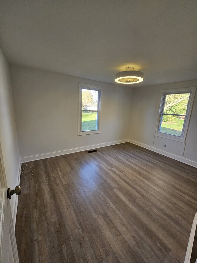 Photo - 106 Railroad Ave