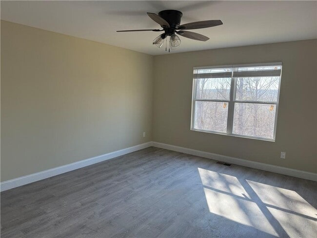 Photo - 425 Grand Oaks Ln