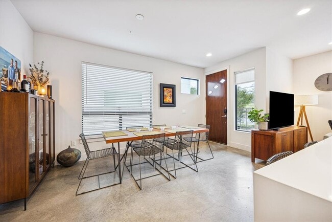 Photo - 1011 E 12th St