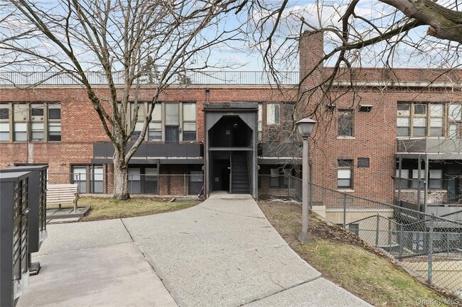 Building Photo - 60 Kensico Rd Unit 23