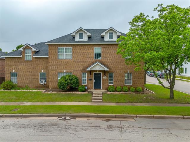 Building Photo - 3200 Lubbock Ave
