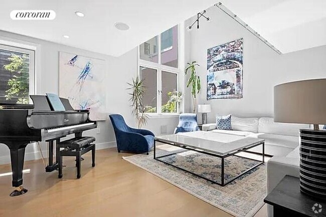 Building Photo - 352 W 11th St Rental