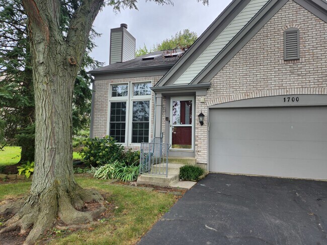 Photo - 1700 Coach Dr