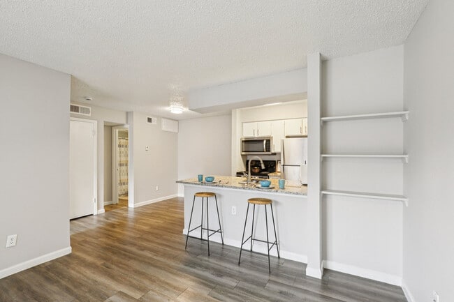 Claro Court Apartments