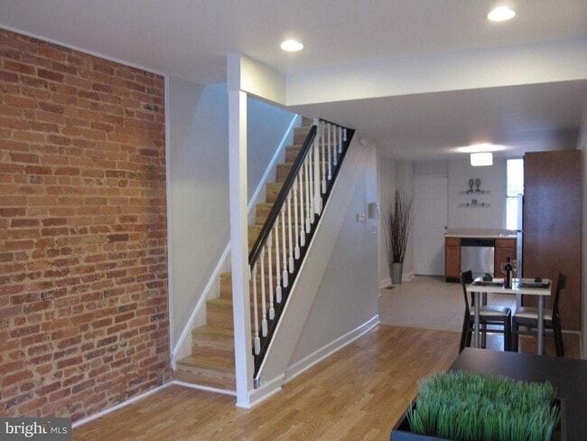 Photo - 136 N Curley St